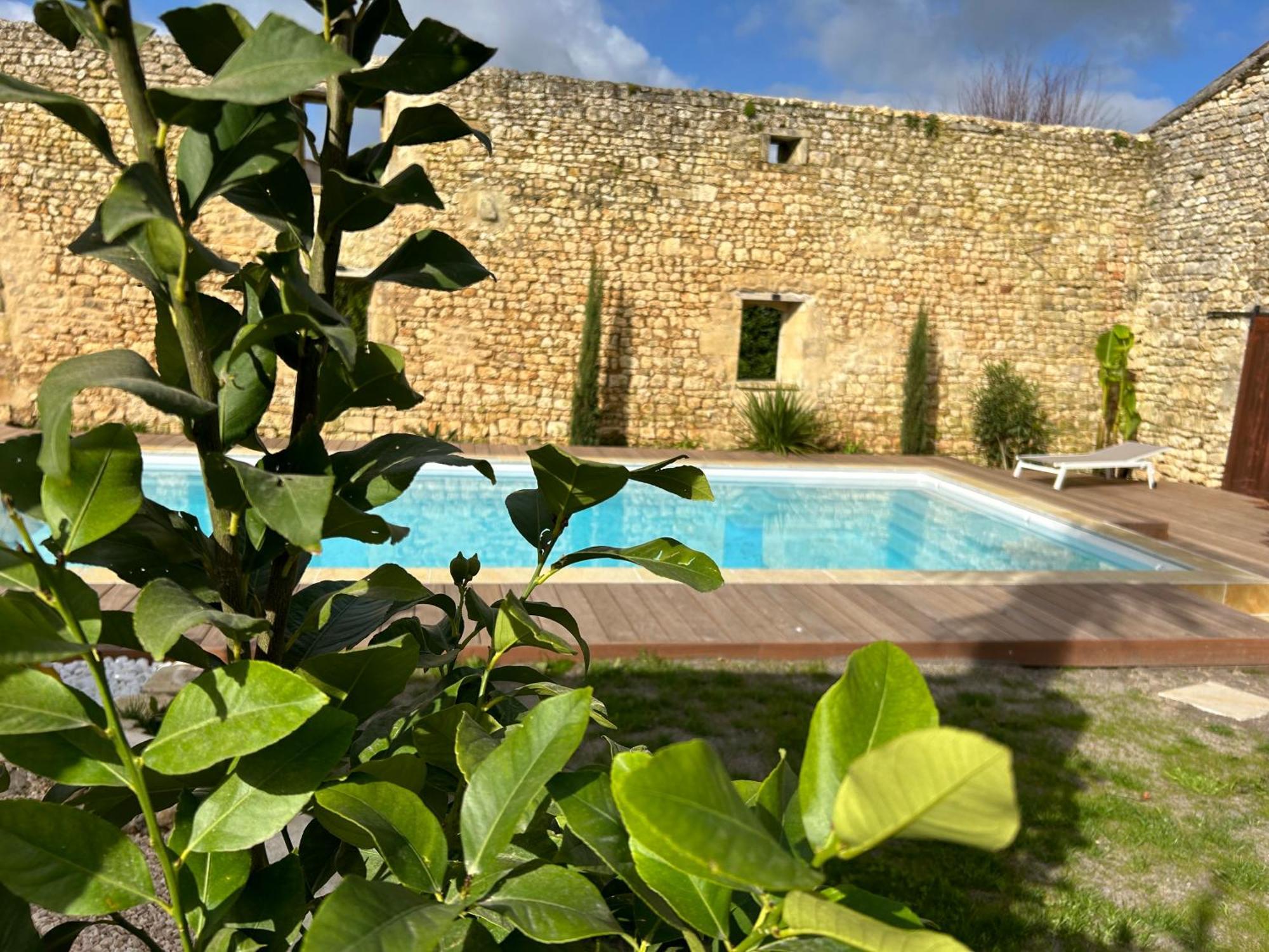 Domaine De La Gemoliere Bed & Breakfast Gémozac Екстериор снимка