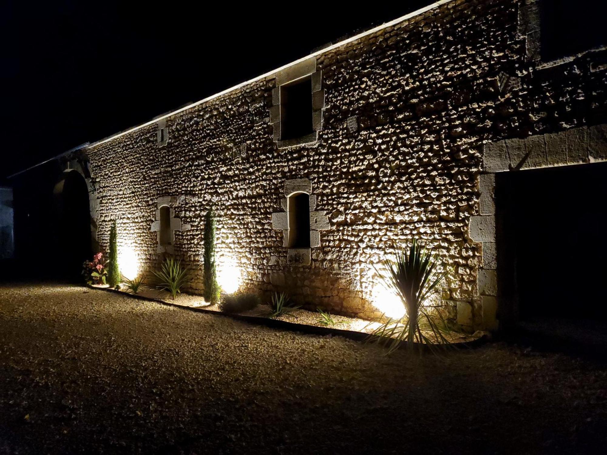 Domaine De La Gemoliere Bed & Breakfast Gémozac Екстериор снимка